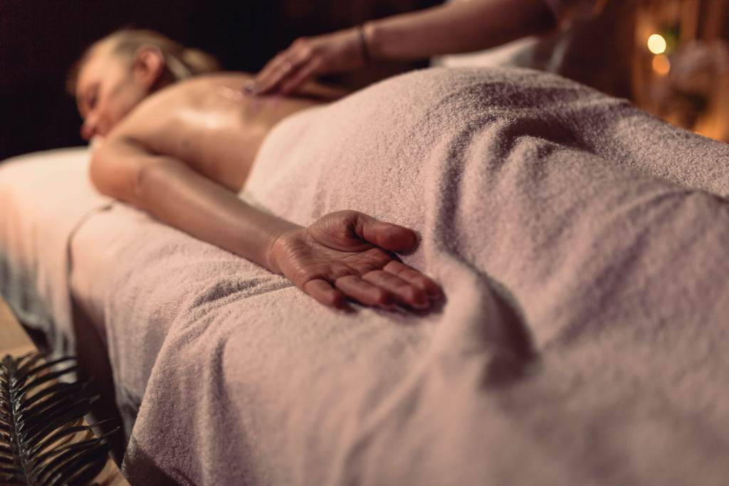 massage-concept-with-woman (1).jpg